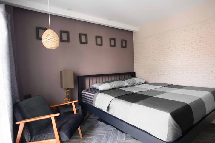 Room 21 of 102