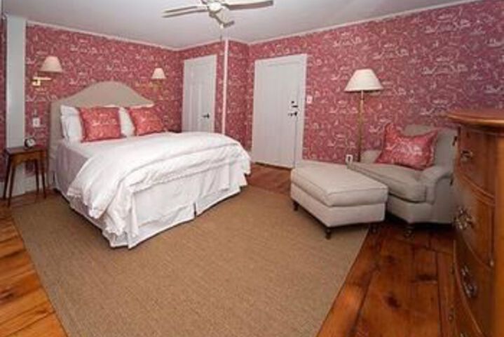 Room 72 of 106