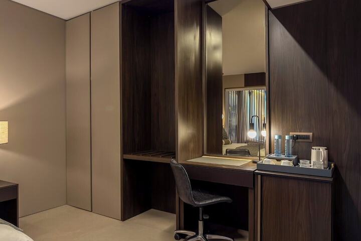 Room 40 of 179