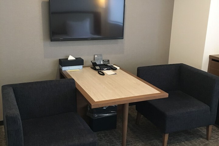 Room 6 of 48