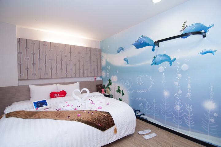 Room 3 of 15