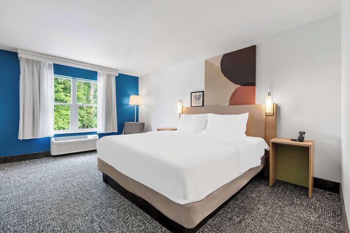 1 King Bed (5 of 21)