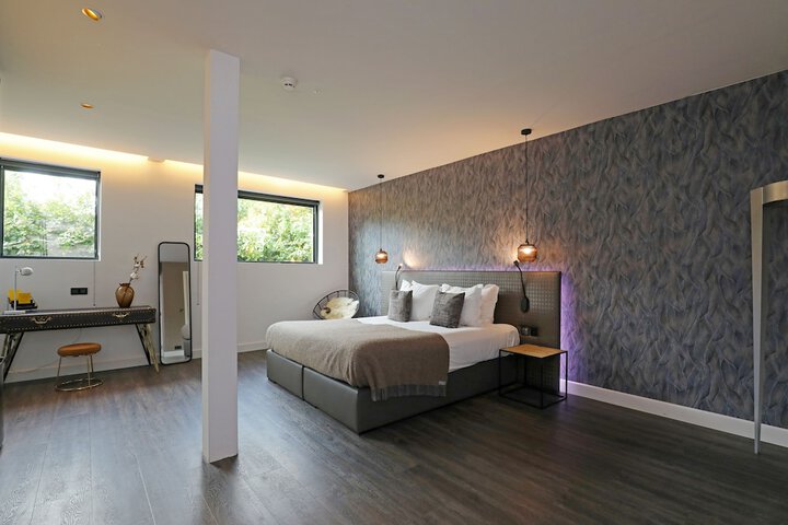Room 18 of 77