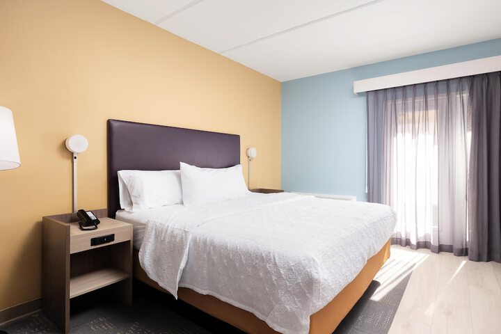 Room 33 of 104
