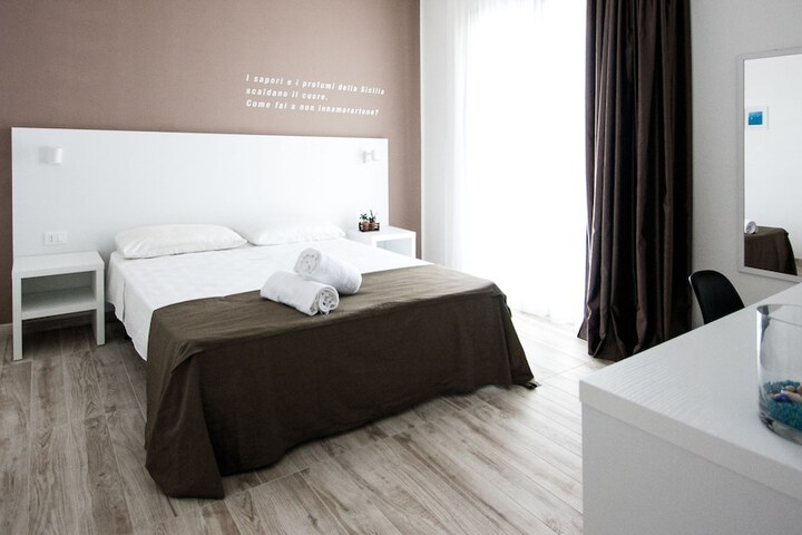 Room 5 of 53