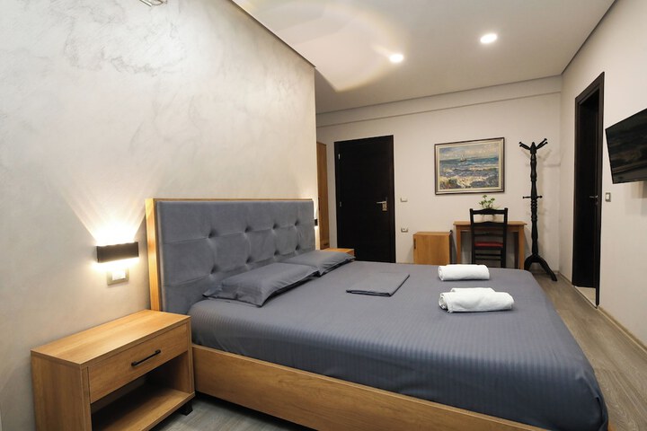 Room 26 of 99
