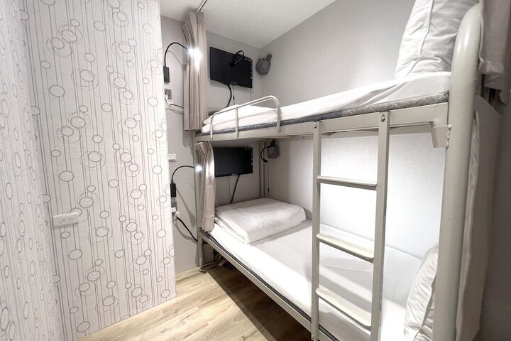 Room 27 of 78