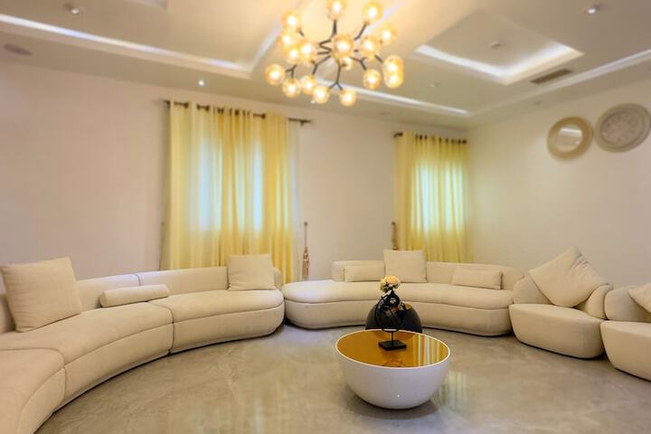 Room 16 of 36