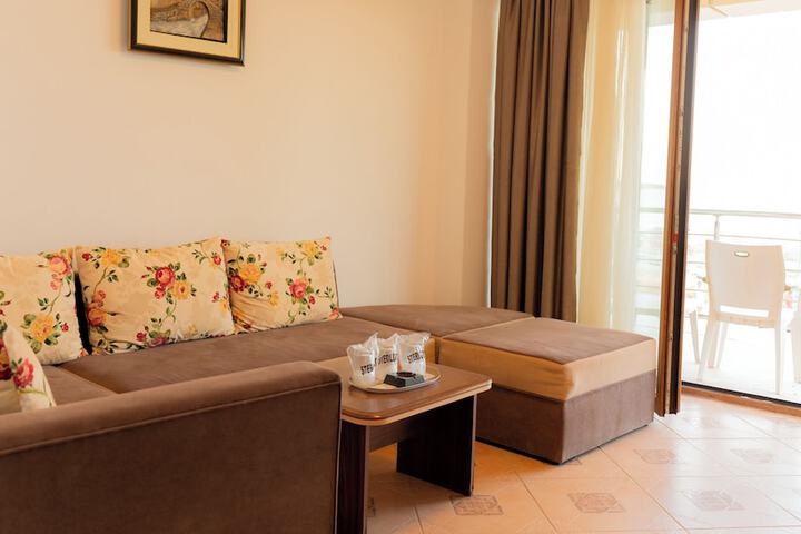 Room 9 of 25