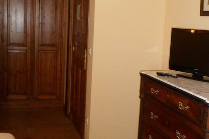 Room 27 of 65