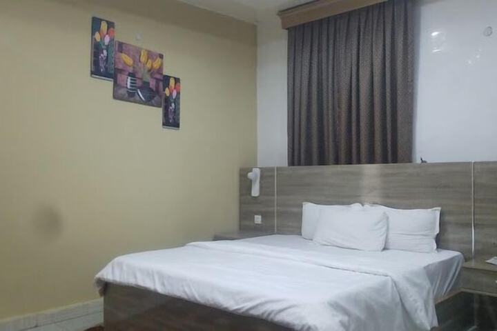 Room 9 of 40