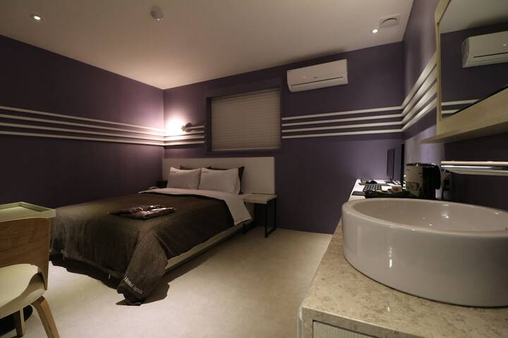Room 5 of 29