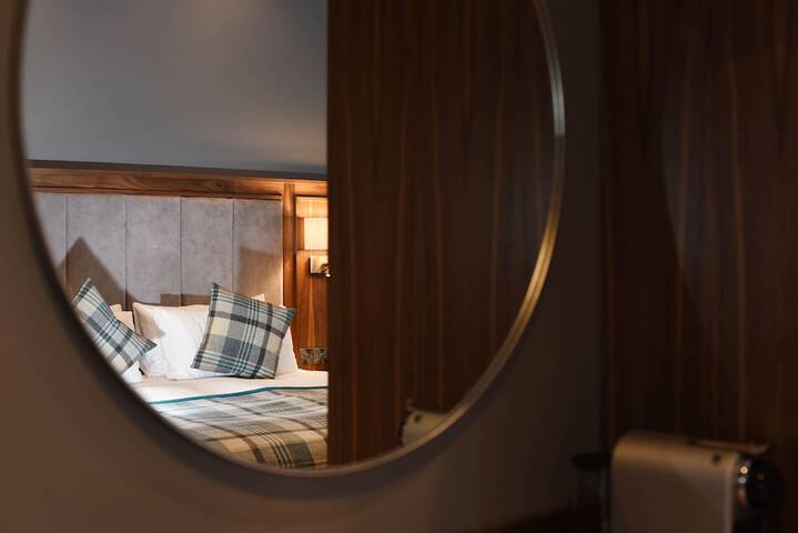 Room 9 of 31