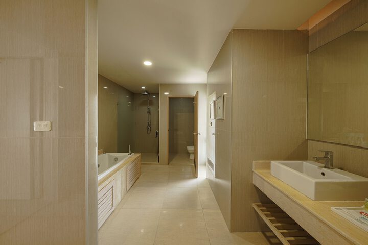 Room 26 of 32