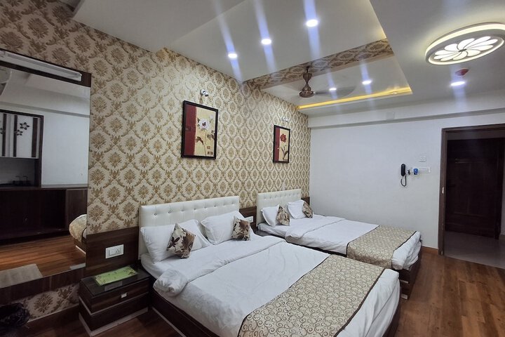 Room 15 of 33
