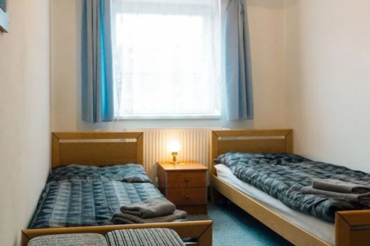 Room 5 of 11