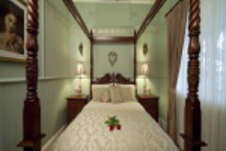 Room 13 of 108
