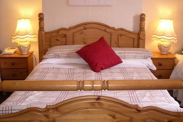 Room 4 of 16