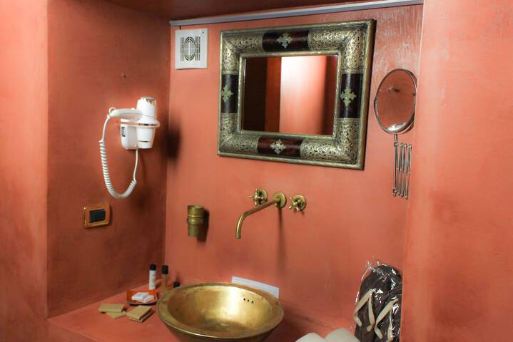 Room 28 of 70