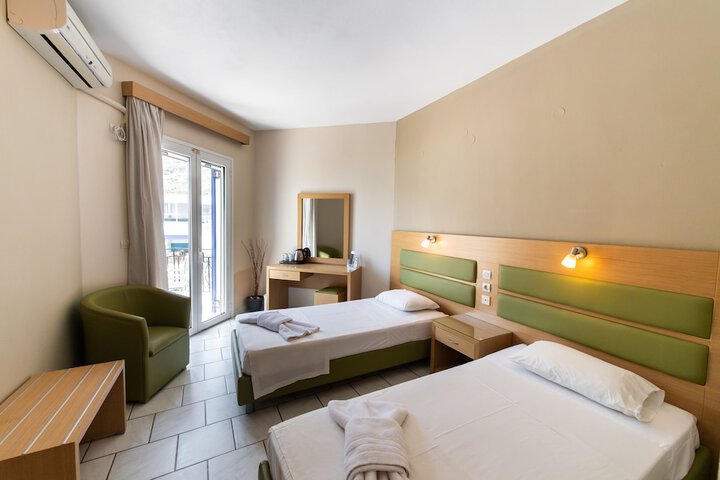 Room 3 of 105