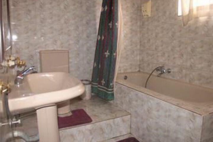 Room 6 of 27