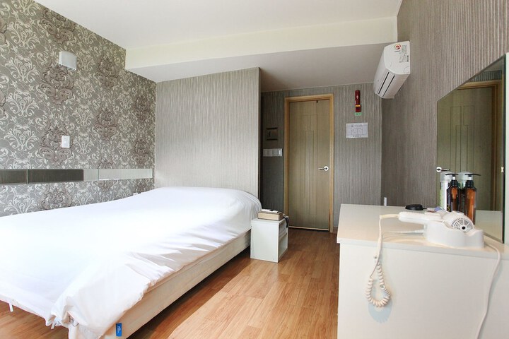 Room 14 of 62