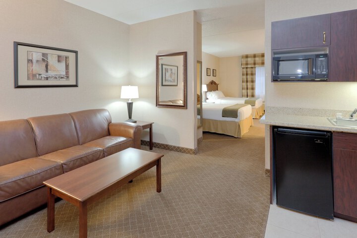 Room 44 of 100
