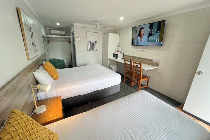 Room 12 of 18