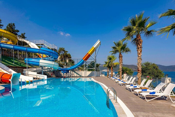 Hotel with Pool