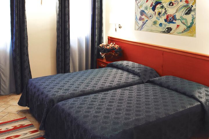 Room 8 of 120