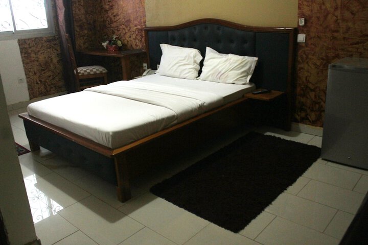 Room 9 of 24