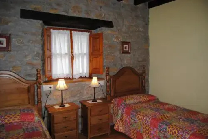Room 2 of 10