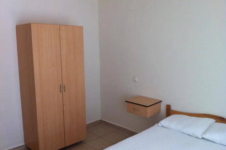 Room 9 of 14