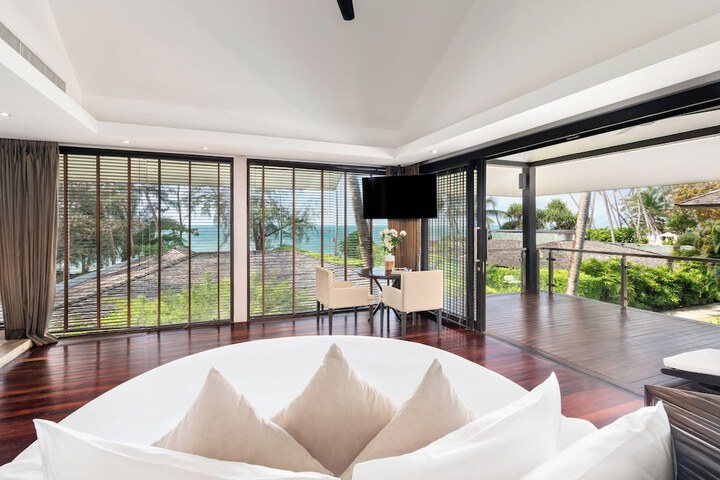Room 2 of 92