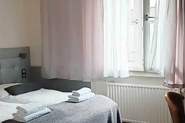 Room 17 of 44