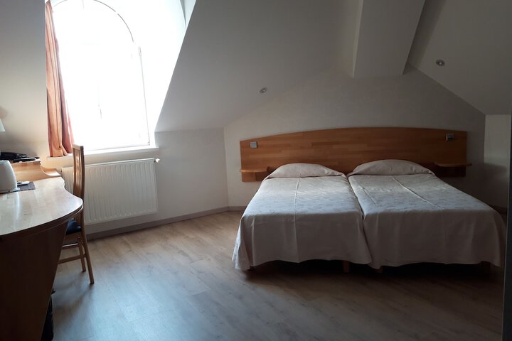 Room 10 of 26