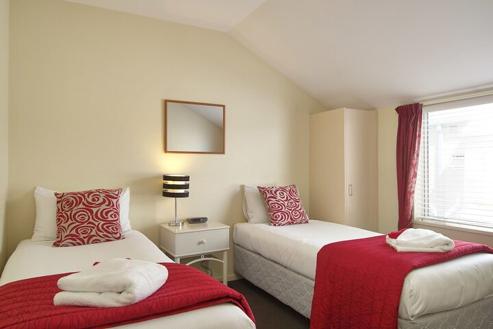 Room 6 of 48