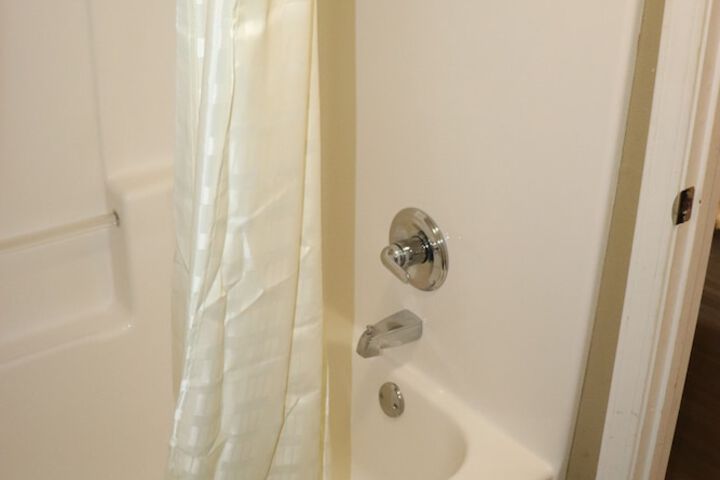 Deluxe King Bed (5 of 10)