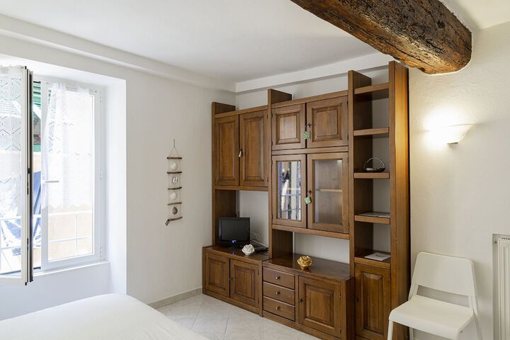 Room 3 of 21
