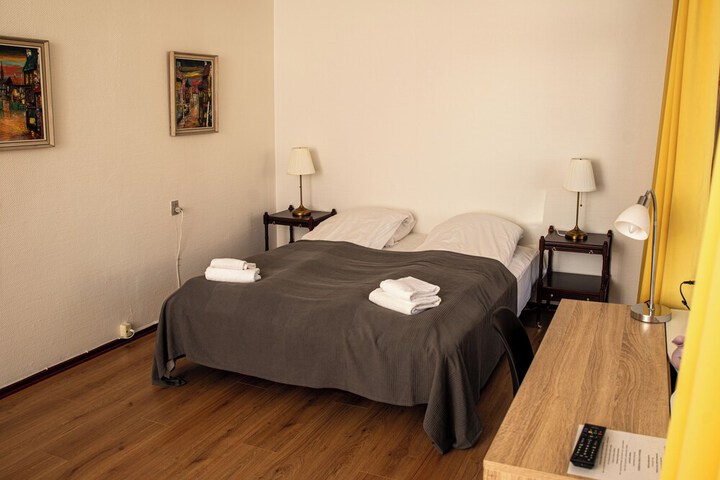Room 8 of 18