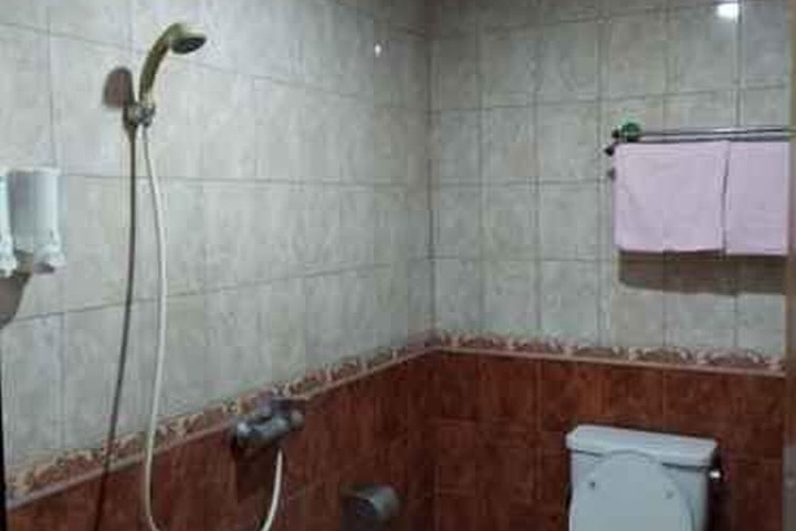 Room 8 of 9