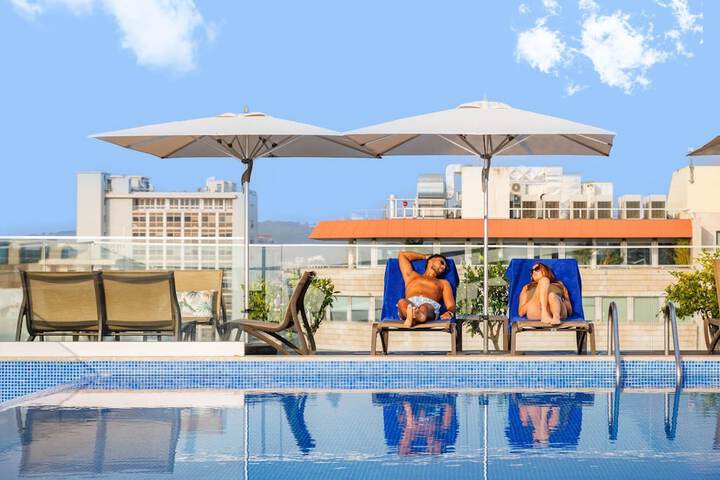Hotel with Pool