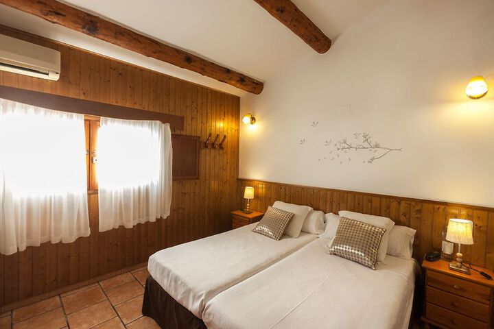 Room 7 of 32