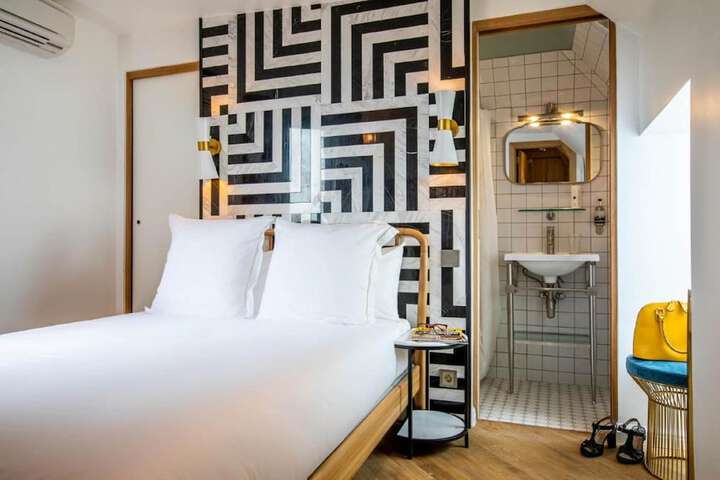 Room 44 of 77