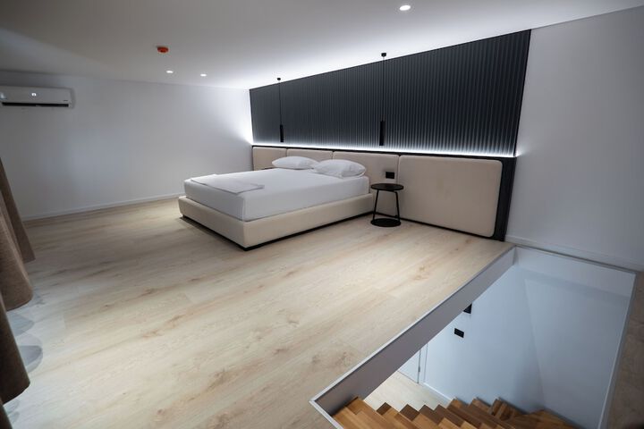 Room 61 of 100