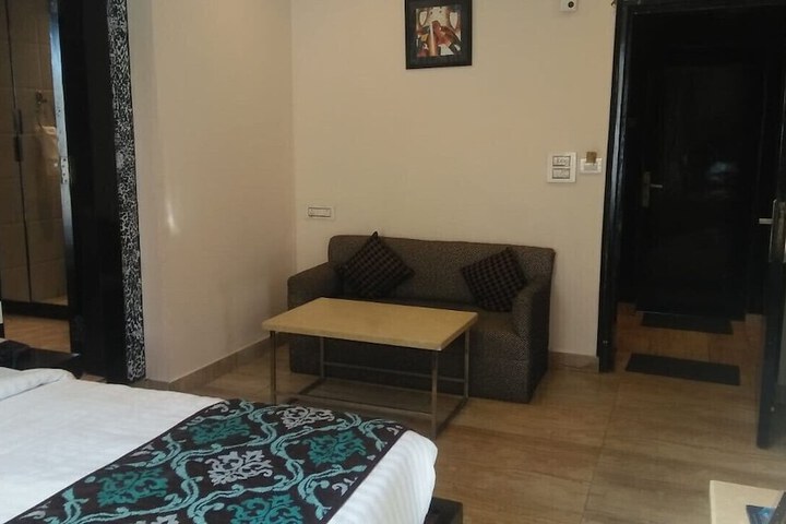 Room 15 of 38