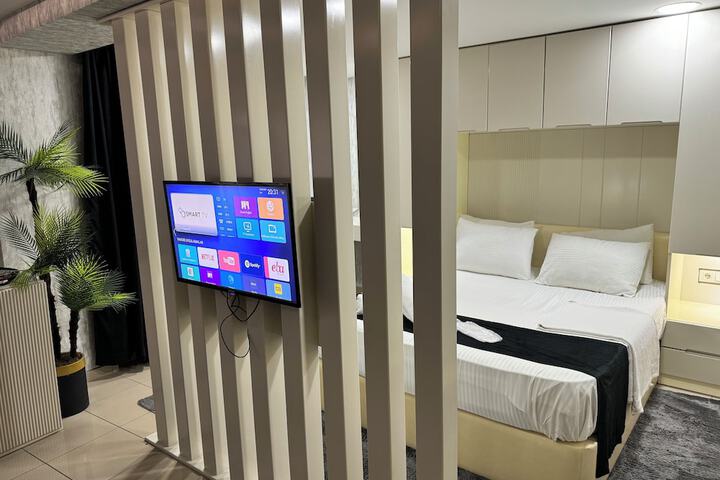 Room 16 of 66