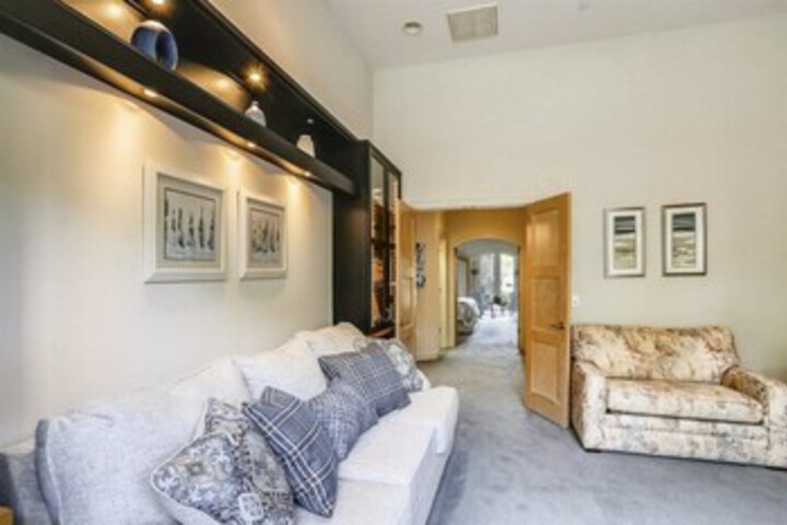 Room 28 of 62