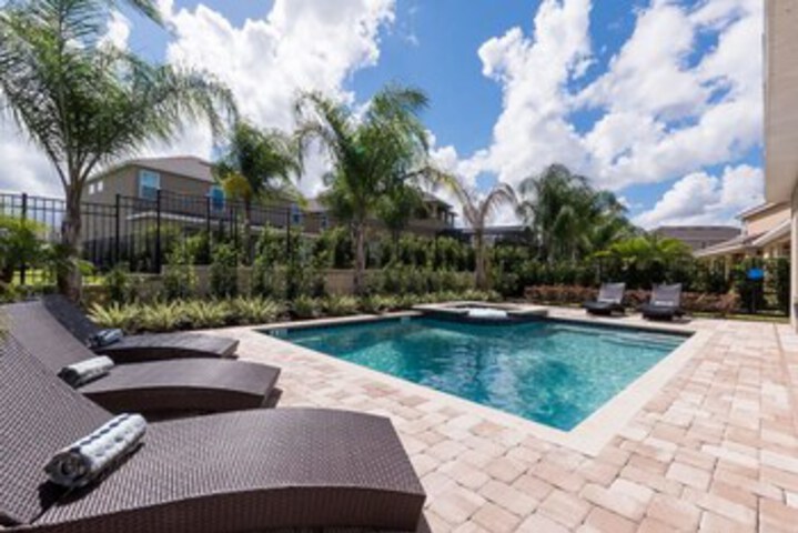 Pool 21 of 41