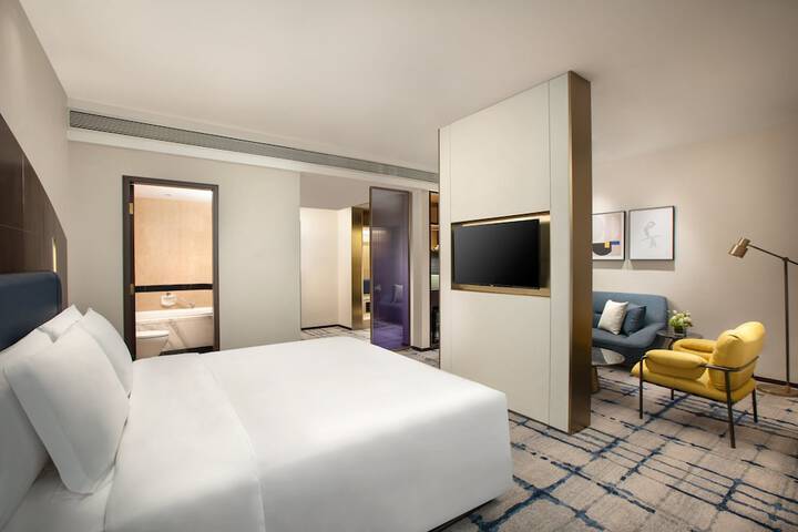 Room 6 of 110